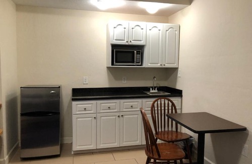 Mid Beach Hotel | Lombardy Inn Hotel