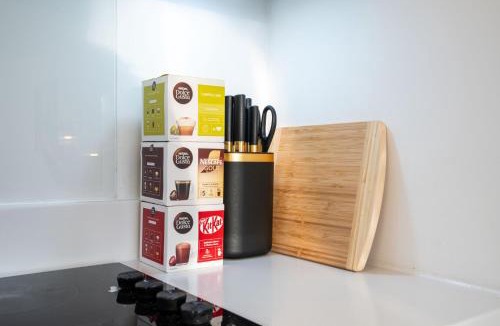 Evelyn Apartment | London 1 Bed Flat - Sleeps 4 - Balcony