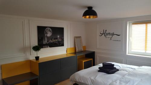 Rheineck Apartment | London Apartments