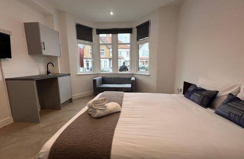 Harrow Apartment | London Beautiful Studio Flat in Harrow - Wembley