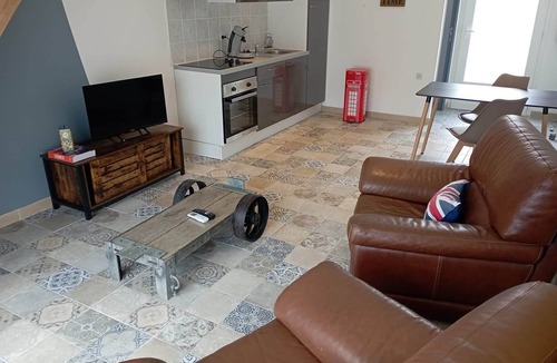 Soudan House | London Cottage – Spacious & pool access – Les Gîtes du Petit Marcel Estate
