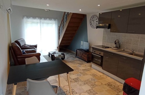 Soudan House | London Cottage – Spacious & pool access – Les Gîtes du Petit Marcel Estate