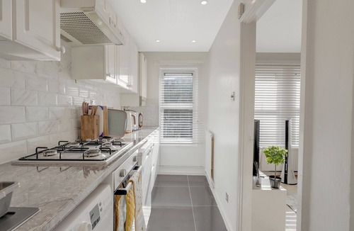 Dartmouth Park Apartment | London - Flat - Garden Access - Sleeps 3 - Parking