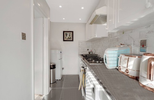 Dartmouth Park Apartment | London - Flat - Garden Access - Sleeps 3 - Parking