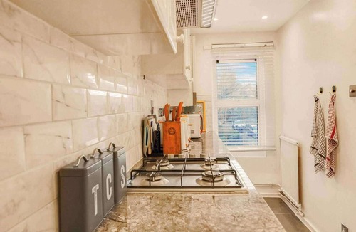 Dartmouth Park Apartment | London - Flat - Garden Access - Sleeps 3 - Parking