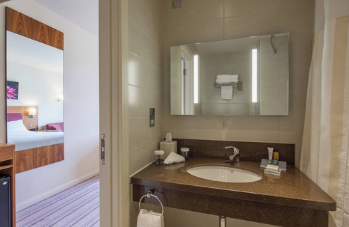 Tea Green Hotel | London Luton Vale Hotel