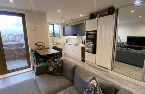 Graveney Apartment | London Luxe: Stylish studio