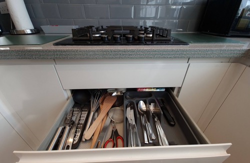 Clayhall Apartment | London Luxury 3 Bedroom Apartment 1 min from Redbridge Tube Station