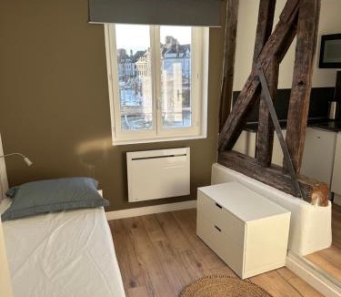 Evreux Apartment | London Pub Brasserie