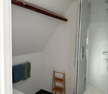 Evreux Apartment | London Pub Brasserie