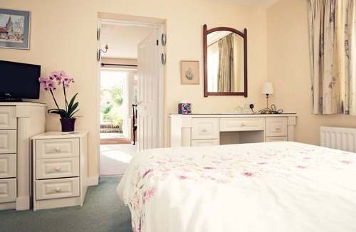 Chippenham House | London Road Guest Accommodation