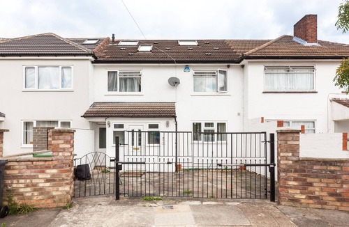 Coombe Hill House | London Stylish 3BR house