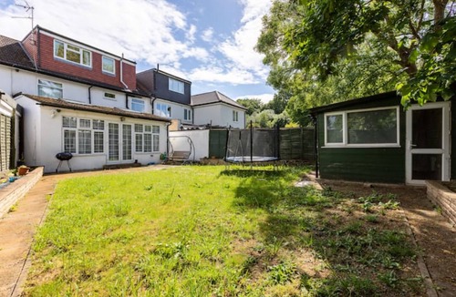 Coombe Hill House | London Stylish 3BR house