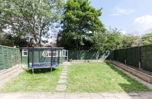 Coombe Hill House | London Stylish 3BR house