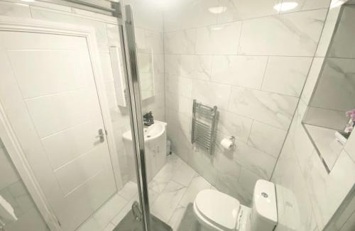 Hatch Lane Apartment | London Studio