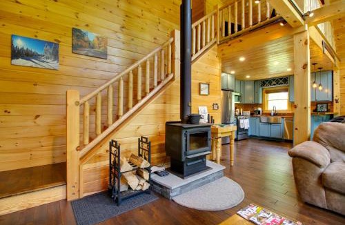 Londonderry House | Londonderry Chalet w/Deck, Fire Pit & Views!