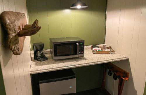 Cougar Resort | Lone Fir Resort