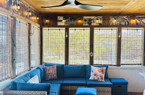 Medicine Park Cottage | Lone Oak Cottage Fully restored cabin with 5 beds & walk in shower