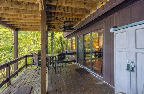 Sunrise Beach Condo | Lone Oak Point 04 - Two Bedroom Apartment, Sleeps 6