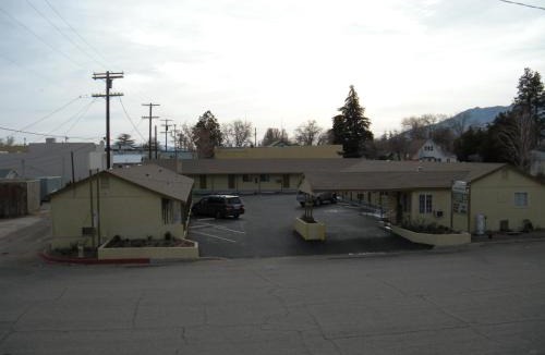 Lone Pine Hotel | Lone Pine Budget Inn