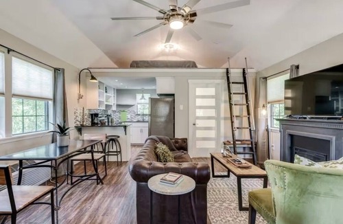 Weatherford House | Lone Pine Cabin - Weatherford, Texas