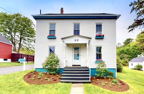 Bath House | Lone Pine Cottage Maine - Chef’s Kitchen