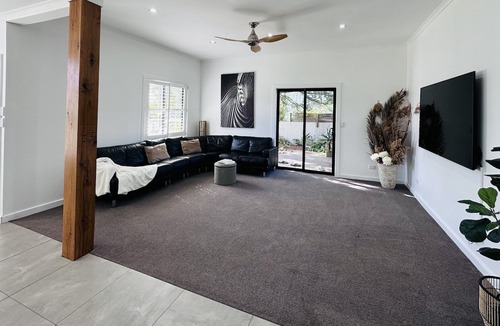 Horsham House | Lone Pine Horsham - pet friendly