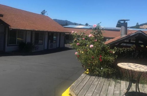 Garberville Hotel | Lone Pine Motel