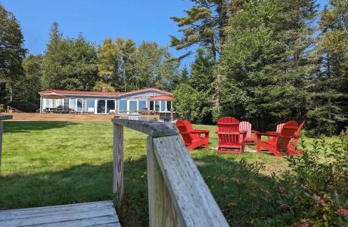 Gouldsboro House | Lone Pine Oceanfront Cottage