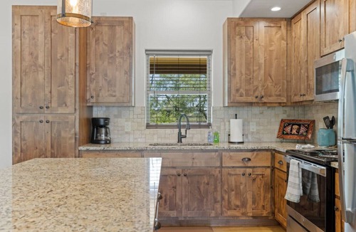 Fredericksburg Cabin | Lone Star Cabin No. 10