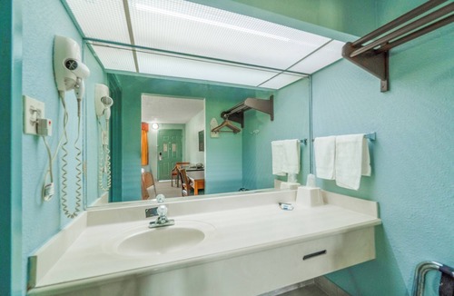 Harlingen Hotel | Lone Star Inn & Suites