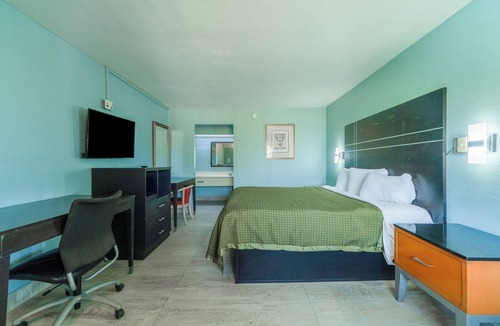 Harlingen Hotel | Lone Star Inn & Suites