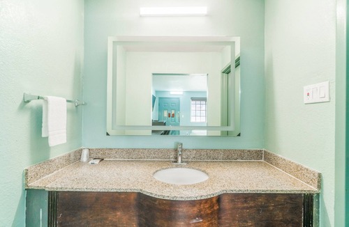 Harlingen Hotel | Lone Star Inn & Suites