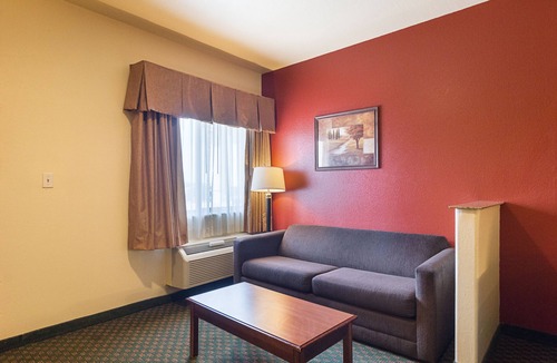 Victoria Hotel | Lone Star Inn & Suites