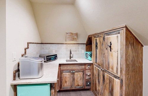 Fredericksburg Condo | 'Lone Star Leisure' Condo w/Hill Country Views