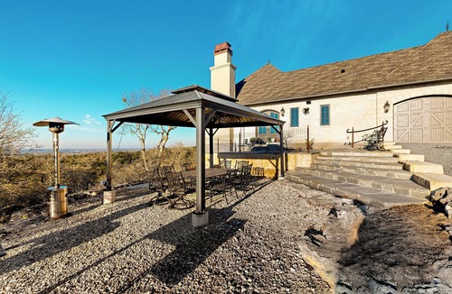 Fredericksburg Condo | 'Lone Star Leisure' Condo w/Hill Country Views