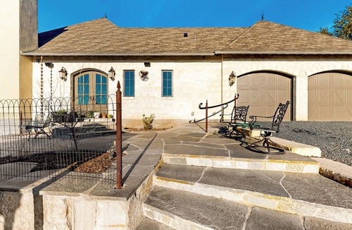 Fredericksburg Condo | 'Lone Star Leisure' Condo w/Hill Country Views