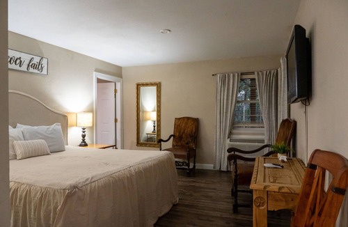Pilot Point House | Lone Star Lodge and Marina