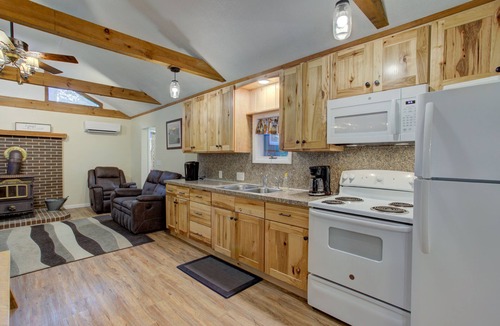 Laurelton Cabin | Lone Star Lodge+God's Creation