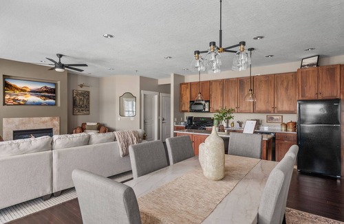 Le Claire Condo | Lone Star Loft on the Mississippi River!