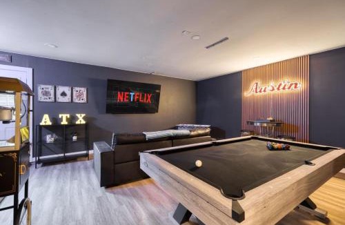 Round Rock House | Lone Star Luxe - Heated Pool - Game room - Mini-Golf & Bar
