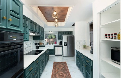 Vance Jackson House | Lone Star Luxe: Pool, Indoor Slide & Sport Court!