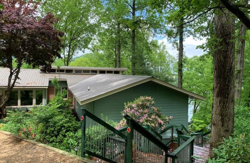Lake Junaluska Apartment | Lone Star Retreat # 3 -10 min to Waynesville & BR Pkwy-25 min to Biltmore Estate
