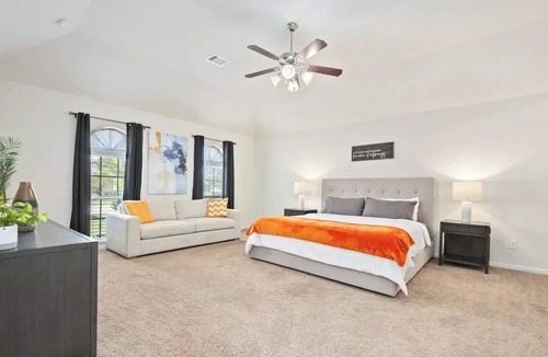 Manvel House | Lone Star Retreat - Your 4 Bedroom Texas Getaway