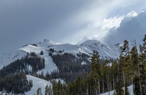 Big Sky Meadow Village House | Lone Walker Home
