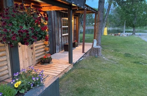 Ririe Apartment | Lone Wolf Cabin At Mountain River Ranch