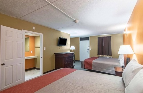 Sherman Hotel | LoneStar Inn & Suites