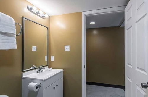 Sherman Hotel | LoneStar Inn & Suites