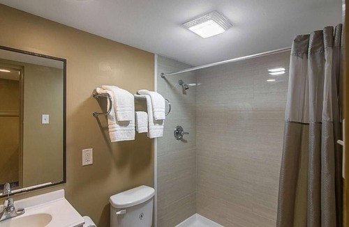 Sherman Hotel | LoneStar Inn & Suites