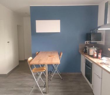 Viry-Noureuil Bed & Breakfast | Longère Cosy parking privé cuisine